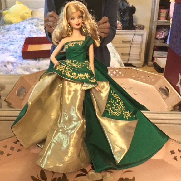 2011 Barbie Collector 2011 Holiday Doll with box! - Picture 4 of 5